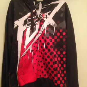  - Fox-jacka i wc-t . Katt finns. Köparen betalar frakten. 