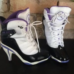  - Äkta Jordan air skor . Dyra i inköp. Använda 1 gång . Super sköna . Men rensar ur min samling 