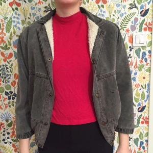  - KAXIG fodrad jacka. Varm och härlig. Passar förmodligen större än S också men ärmarna är lite korta!! 