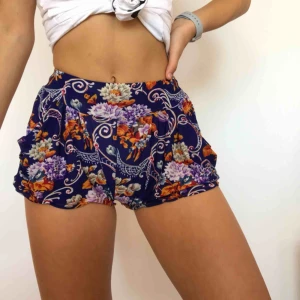  - Mycket söta shorts! Säljer på grund av att de är för små. Frakt ingår i priset