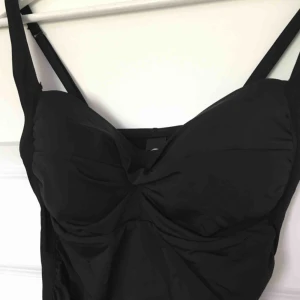  - Svart baddräkt från Cubus i mycket bra skick! Endast provad! 