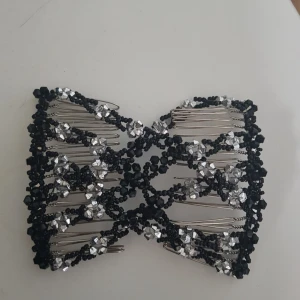  - Hårklämma, går att göra flertal olika frisyrer med Skickar endast, frakt tillkommer