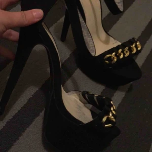  - Fina klackar  Kan gå ner i pris då dom e väl använda  