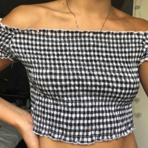  - Supergullig top från H&M! Köparen står för frakt 9kr<3