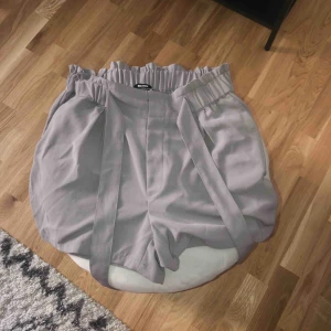  - Fin shorts i storlek Medium från bikbok!  Fint skick.