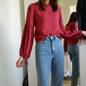  - Ställbara armar, drömmig topp 💜 från na-kd