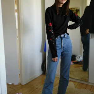  - Nakd collagetröja med rosor. Som ny! ❤️✨