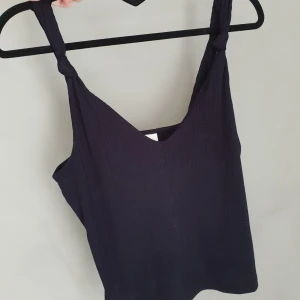  - Linne med knytdetalj från h&m  Anbänd endast 2 gångger så bra skick! 