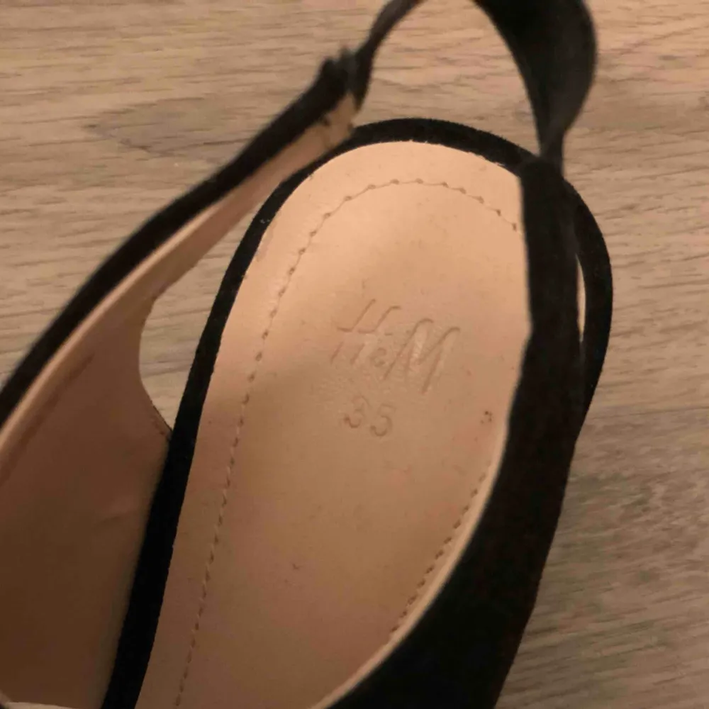 Nya skor från H&M, använda en gång. Mycket fint skick!. Skor.