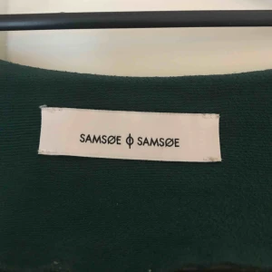  - Jätte fin grön blus från samsoe samsoe! Sparsamt använd. Säljer då den inte kommer till användning🌷  250kr ink frakt 