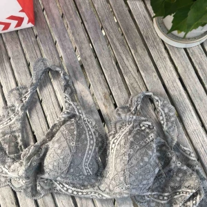  - Jättegullig grå spets bralette köpt från Lindex, precis som ny💕💕💕💕