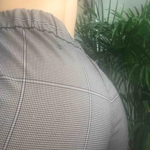  - Jättefina byxor från monki. Någorlunda korta då jag sytt upp dom men fortfarande i perfekt skick!  Hör av dig om du vill ha mer bilder!  Köparen står för frakten   OBS, allt måste säljas innan augusti, det som blir kvar skänks till välgörenhet 