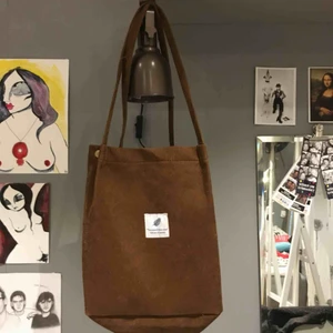  - ”Tygpåsa” i ett ganska tjockt manchestermaterial köpt på secondhand💞