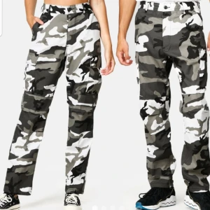 Indiana story Stockholm  - Byxor från Indiana story. Har ingen användning av dom men dom är super sköna och snygga. Man kan göra den tightare på höfterna genom att dra på något på sidan och man kan knyta nere på byxorna för att göra det tightare eller lösare. Storle S men passar M.