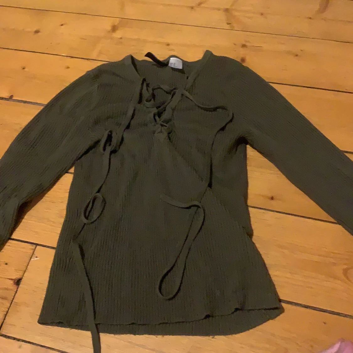 ribbad tröja med snörning