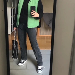 Grön väst - Skitcool grön väst. Vet ej vart den är ifrån💚💚💚