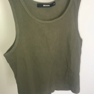 Linne - •Ett linne från bikbok.                                          •Använd men ff i bra skick! Frakt tillkommer!