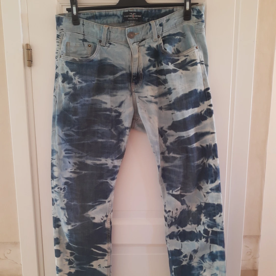 Bleache dye jeans