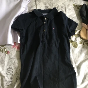 Tommy Hilfiger skjorta - Marinblå i färgen. Super skön! 