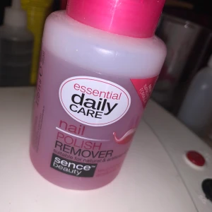 Nail  polish  - 🔌