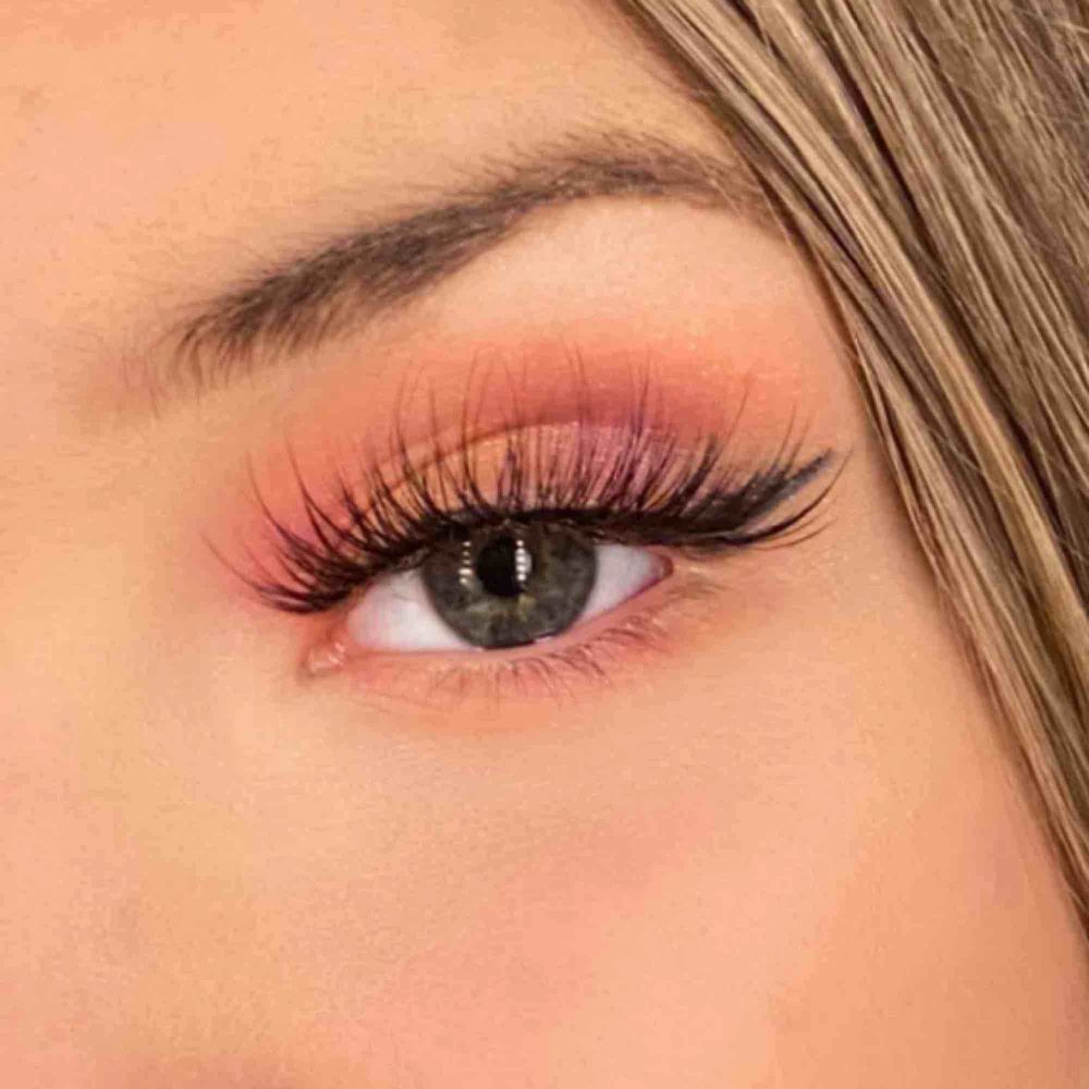 super fina och naturliga fransar ifrĂ„n lowkey lashesđŠâšđž. Accessoarer.