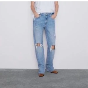 Zara jeans  - Säljer dessa populära jeans från zara. Dom är i storlek 34 men passar även mig som har 36! 