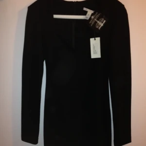  - Nelly commander dress. Helt ny med lappar kvar. Självklart oanvänd:)!
