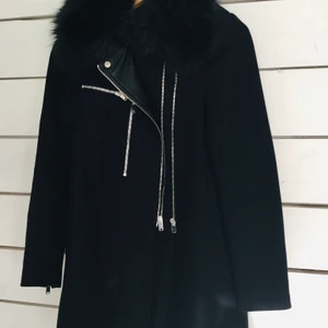 Zara Kappa xs 34 svart - I nyskick, lite använd, inklusive frakt