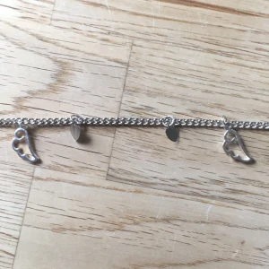 Hemmagjort Silver armband - Hemmagjort silvrigt halsband men hjärtan och moln på. Frakt betalar köparen (Pris kan absolut diskuteras)