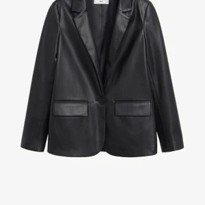 Mango Faux leather Blazer  - Size XL but fits with a bit of an oversized look on eur 36-38. Only worn a few times. 