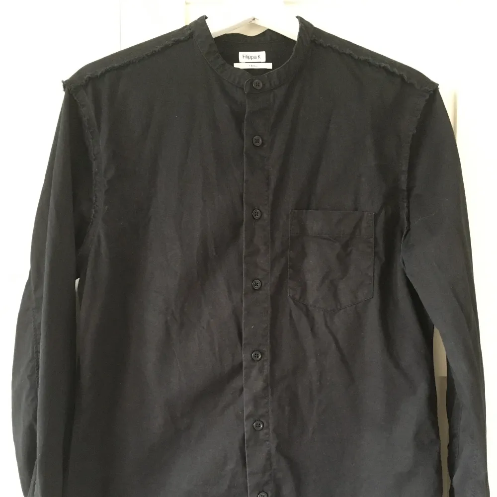 Filippa K xs svart skjorta grandad collar. Skjortor.