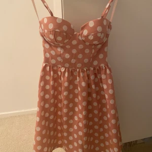 Klänning  - Klänning från Rare London i XS
