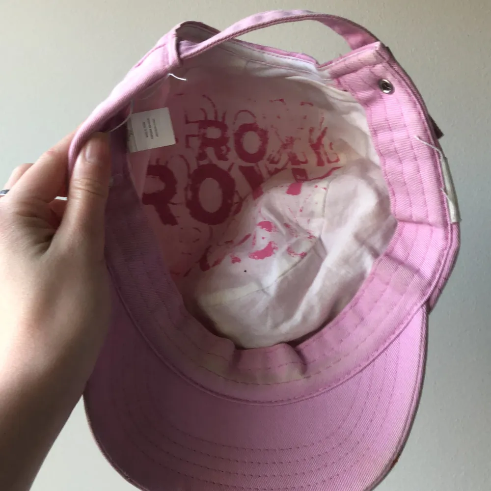 Roxy hatt i superfint skick! Går inte att köpa längre! 120kr inkl frakt☺️💕. Accessoarer.