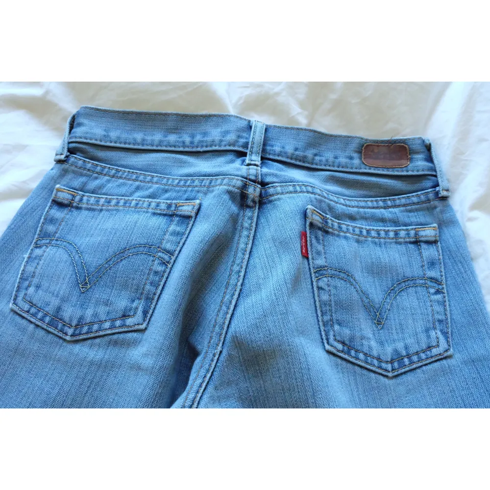 Byxor är ungefär 91 cm lång, höft 80 cm. (Pris ingår med frakten) 💞💓😊 Lowwaist jeans.. Jeans & Byxor.