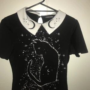 CUTE GOTH TOP - Söt topp storlek S från jawbreaker, använt väldigt få gånger för tyckte inte att den passa min stil! (Pris går att diskutera)