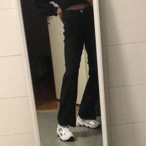 Jeans - Säljer dessa riktigt snygga jeansen från Lindex i strl 36. Bra skick