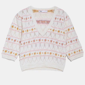 Stickad topp st M - Stickad topp från zara i storlek M, knappt använd. Frakt ingår 🥰