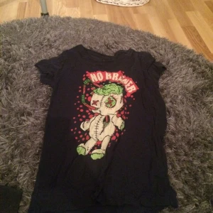  - Tröja från carlings, knappt använd storlek m passar även s :)