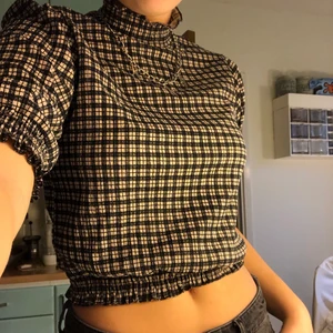 Rutig topp - Snyggaste toppen från monki! Älskar men använder tyvärr inte längre❤️