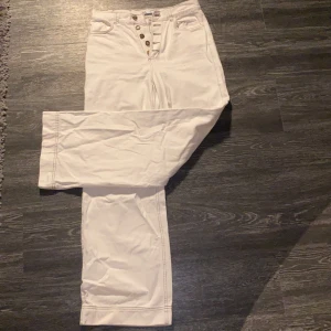 Vita raka jeans från zara - Vita långa raka jeans från zara 