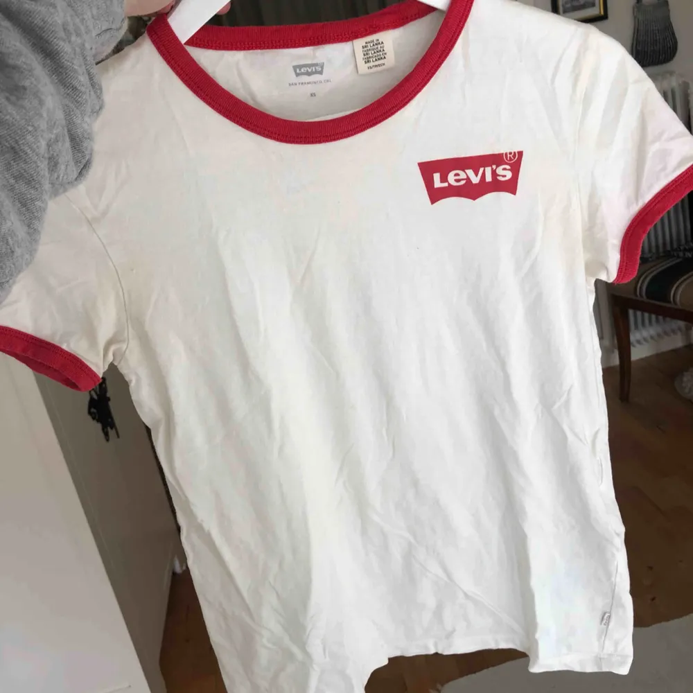Levis T-shirt! . T-shirts.