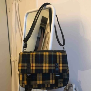  - Väska från bershka! Möts upp i Stockholm, fraktar ej.