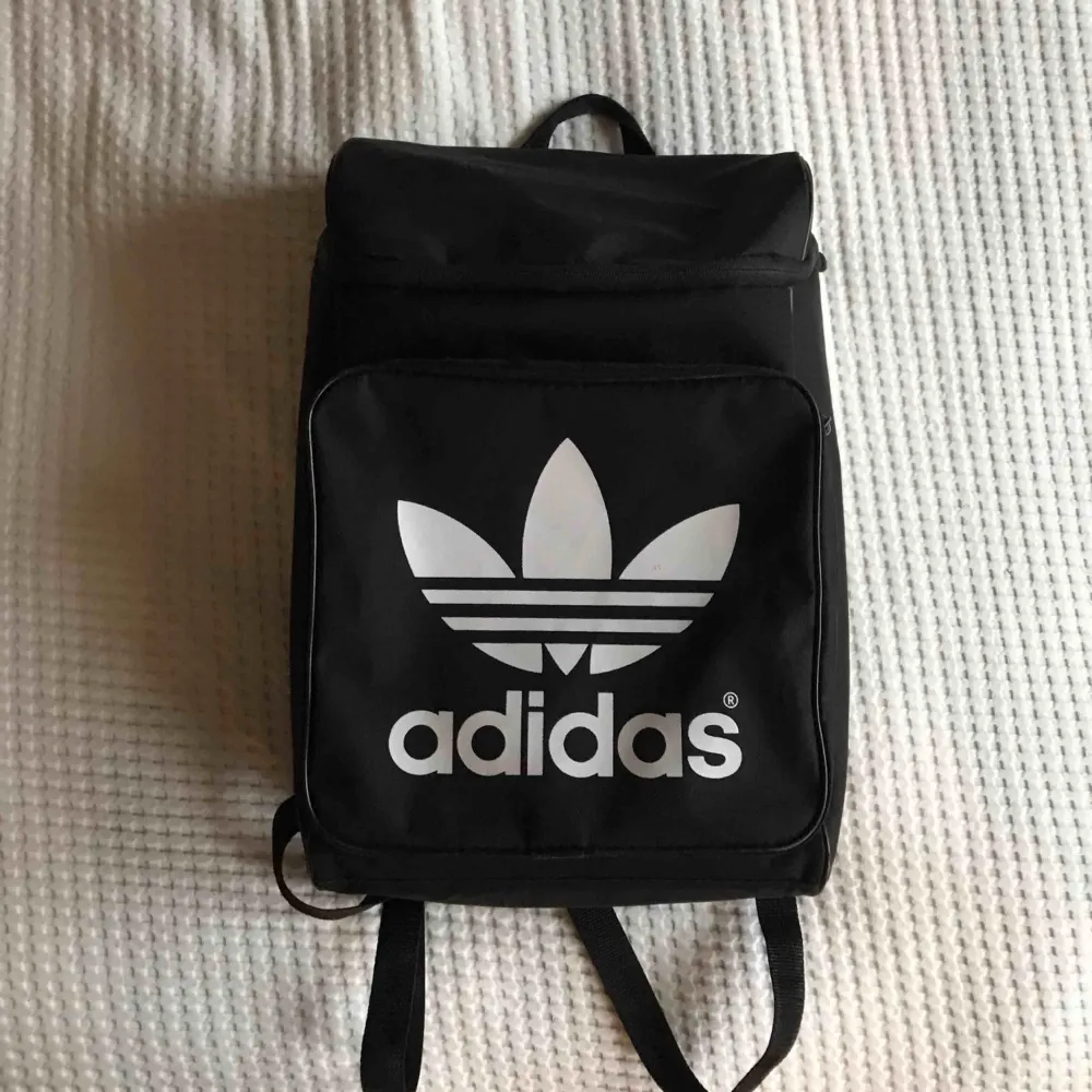 Adidas ryggsäck i toppenskick💞 Köparen står för frakt💫. Väskor.