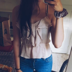  - 🌌 OANVÄND blus, passar som xs/s 🌌