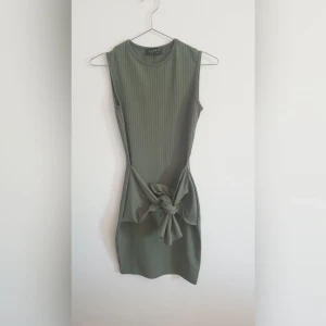  - Klänning, Skick: Använt 1 gång. (+ frakt 45kr)