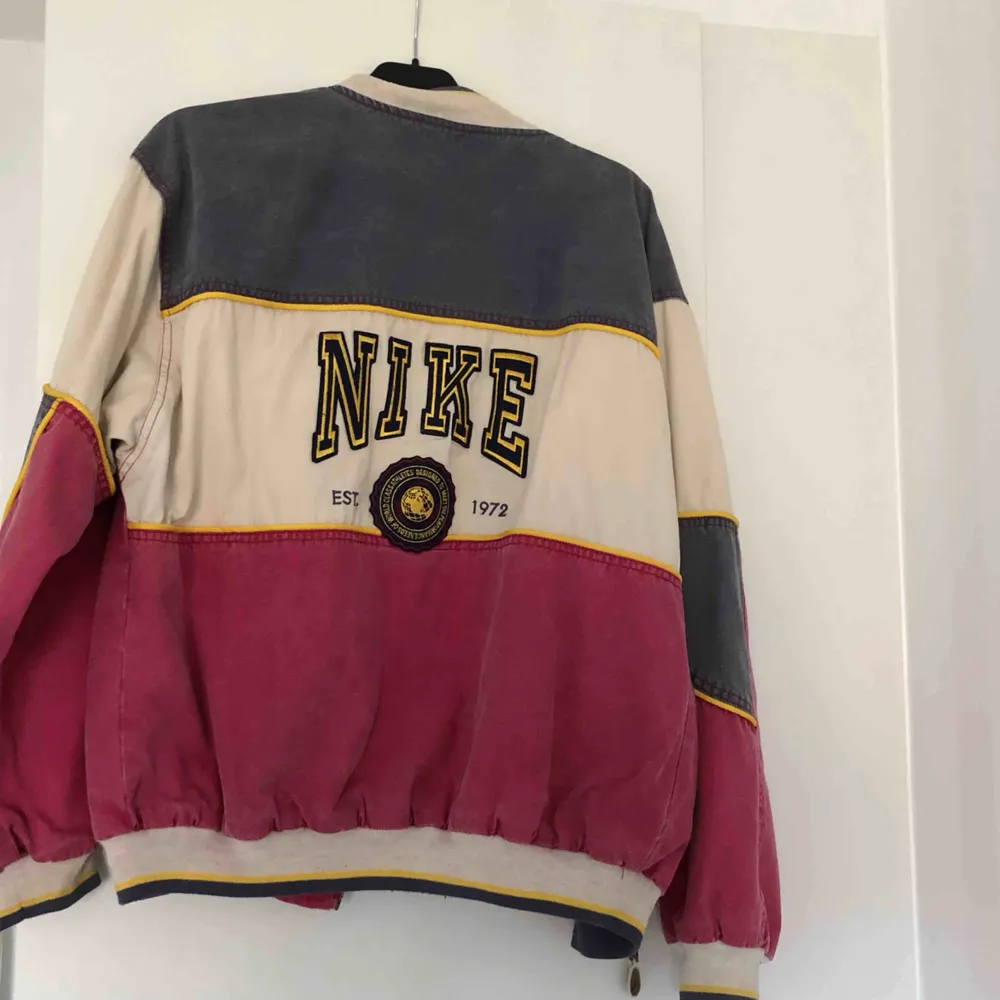 Vintage Nike jacka från 70-talet säljer på grund av använder ej men den är riktigt jävla snygg och även varm!. Jackor.