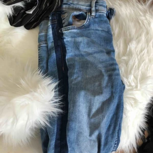  - Skitsnygga Jeans ifrån H&M!  Fint skick, inte använda många gånger. 