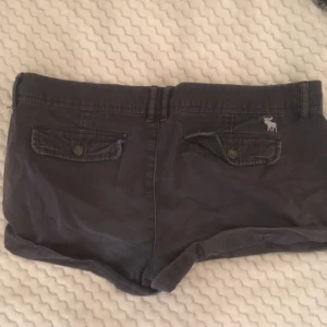  - Abercrombie shorts i storlek 10 motsvarar ungefär en stor M! Fint skick 