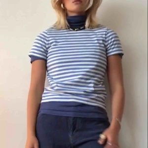  - T-shit randig, fint skick, slittålig. 