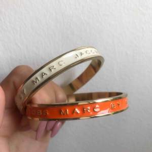 ❌det vita är sålt, endast det orangea kvar❌  Marc Jacobs  Armband. 150kr/st. Kan frakta men står ej för frakten 